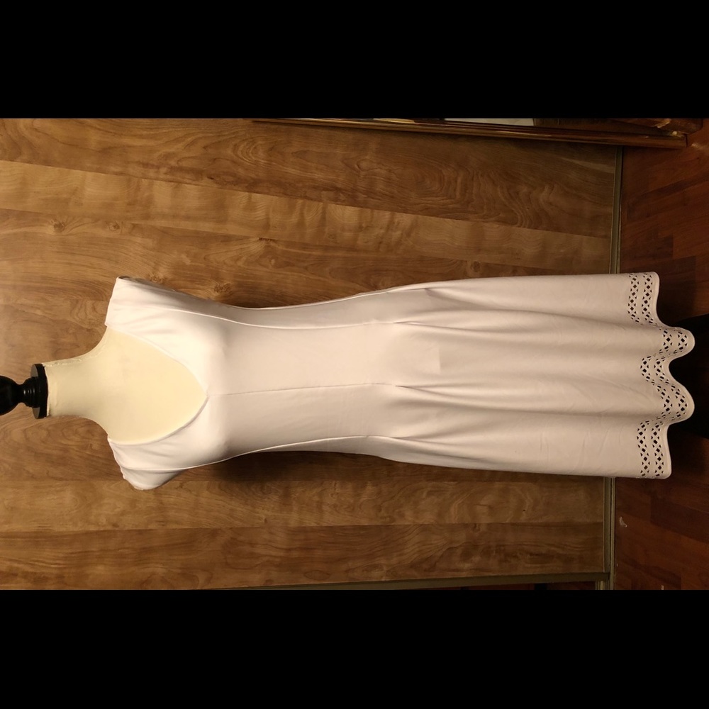 Plus Size White Sleeveless Dress